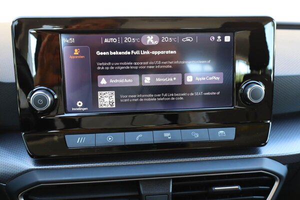 Apple Carplay/Android Auto Apple Carplay/Android Auto