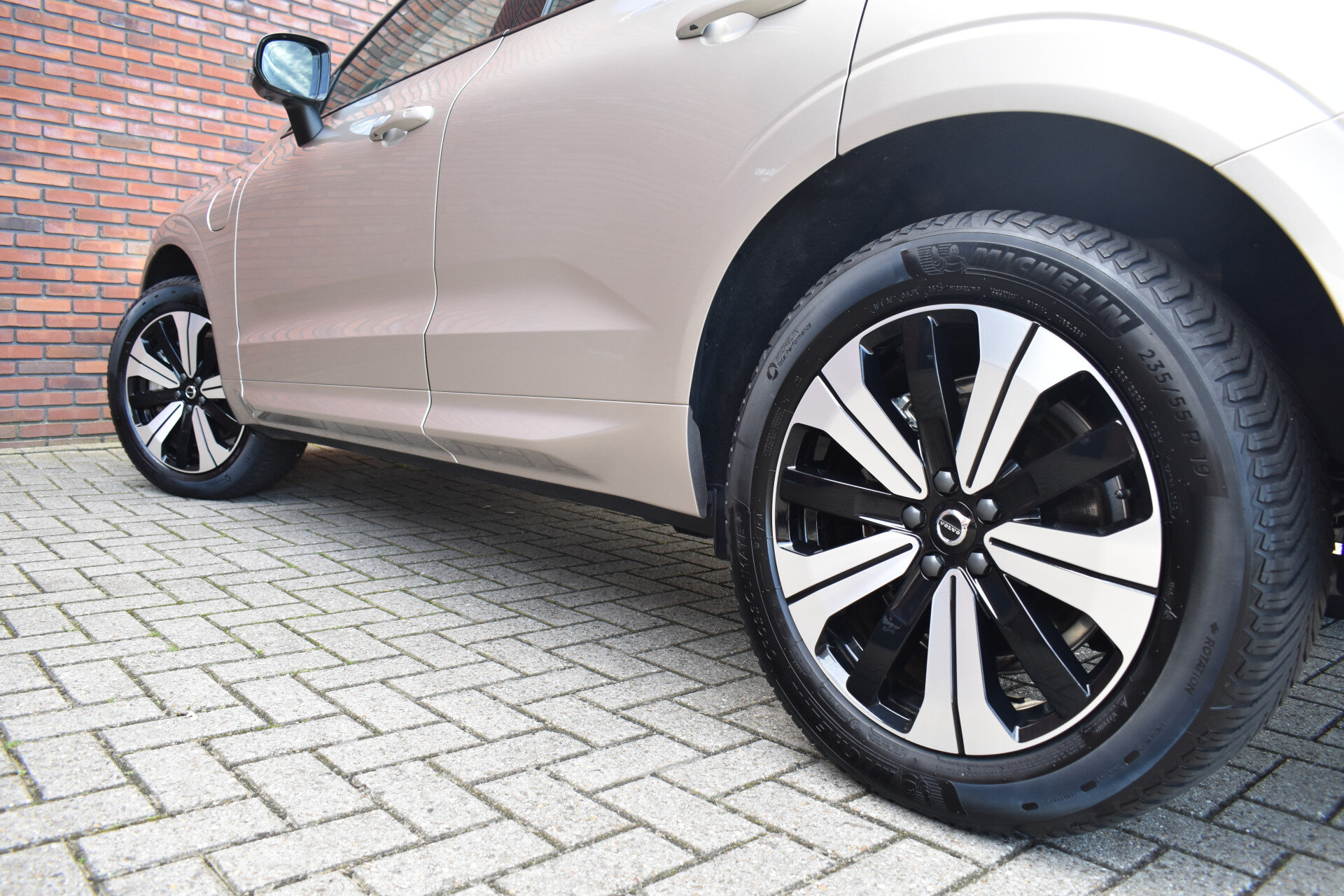 Volvo XC60 T6 350PK Plug-in hybrid AWD Plus Dark - Afbeelding 5