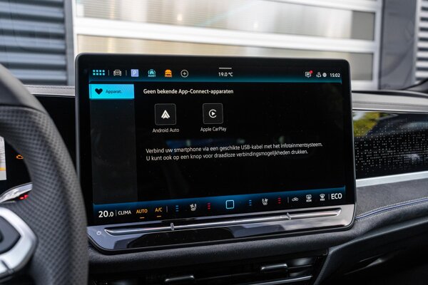 Apple Carplay/Android Auto Apple Carplay/Android Auto