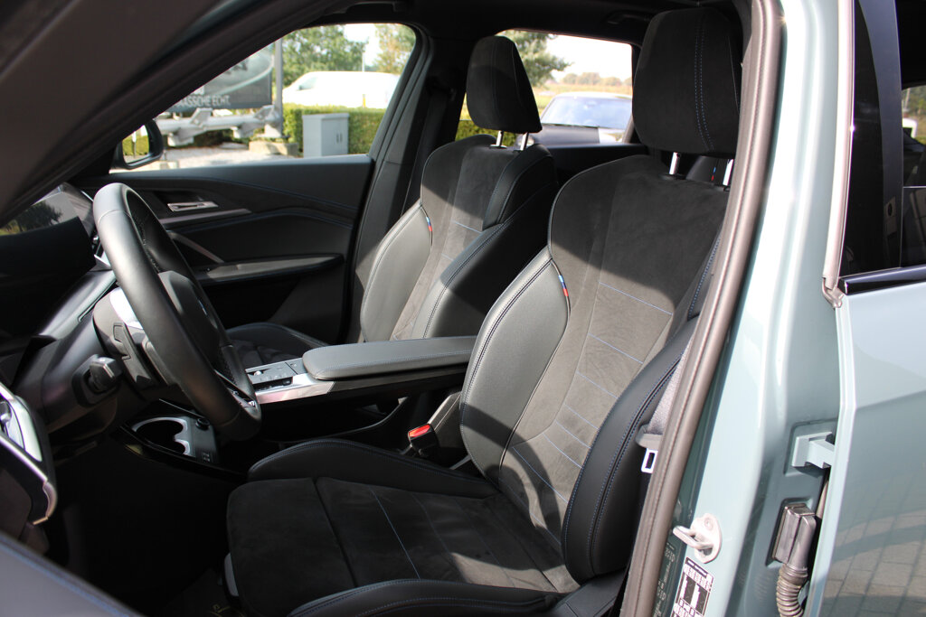 BMW iX1 12