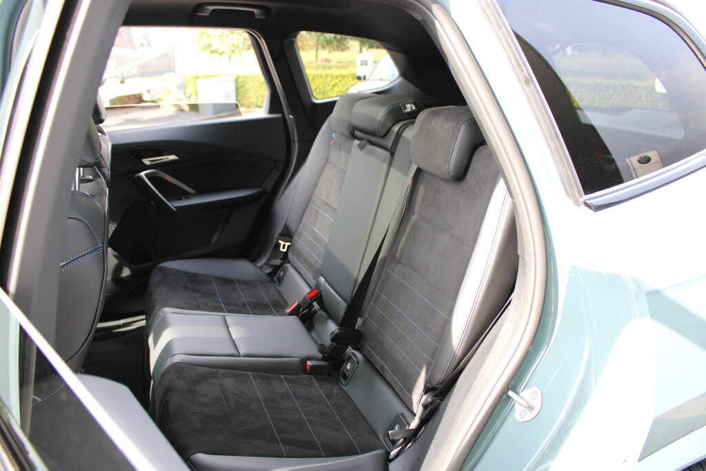 BMW iX1 13