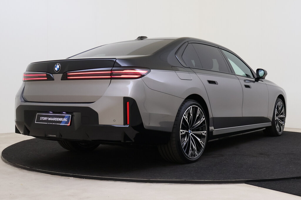 BMW i7 2