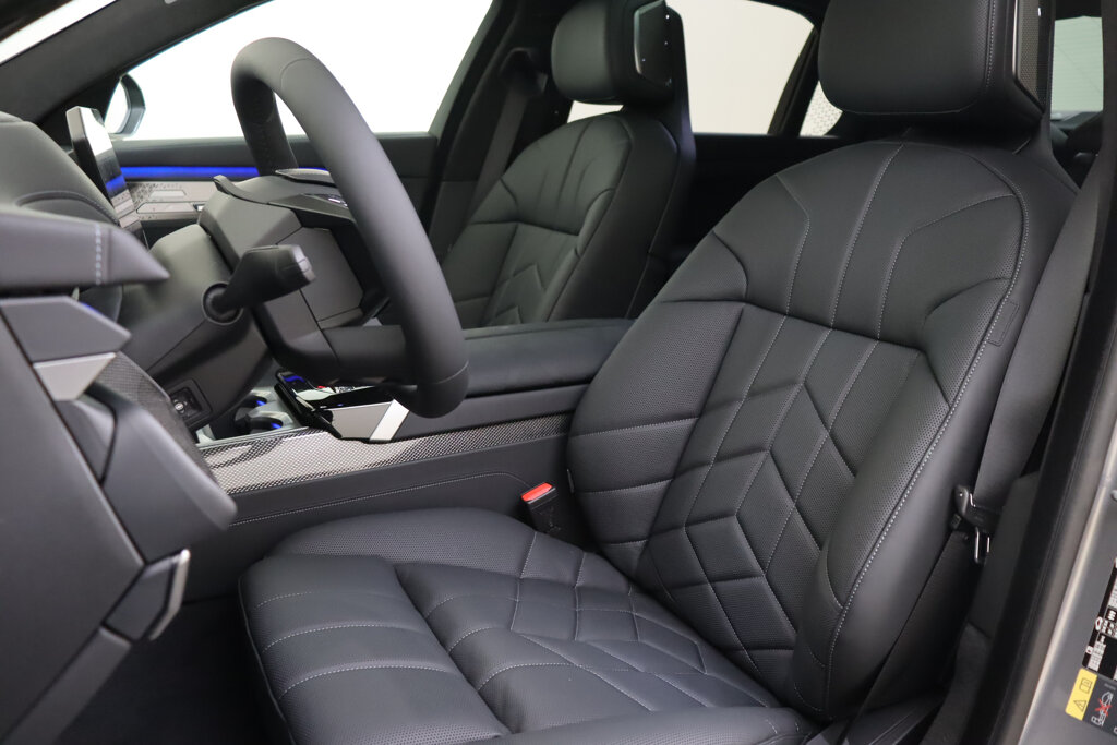 BMW i7 8