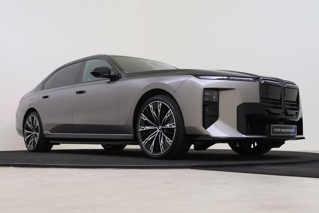 BMW i7 10