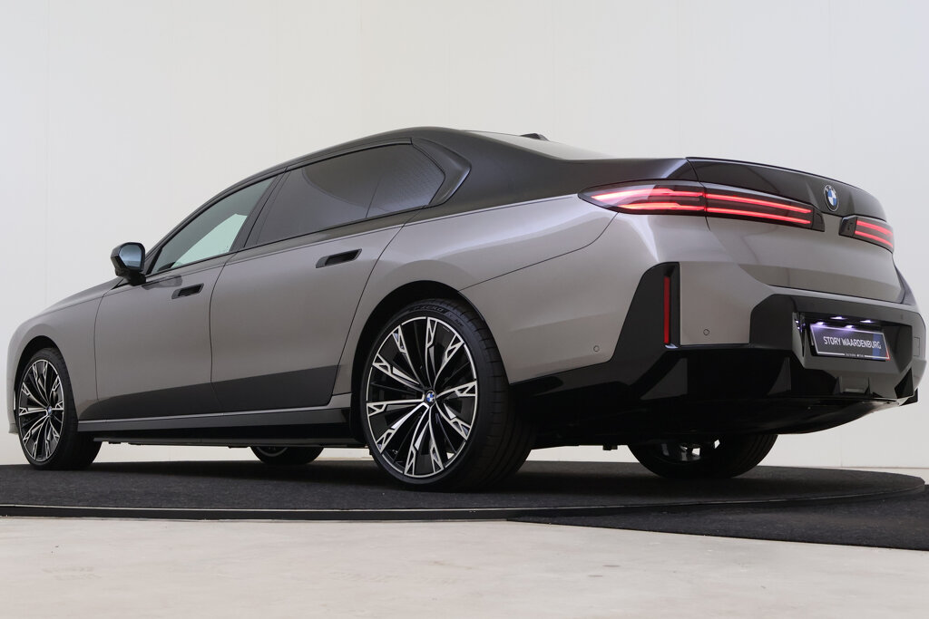 BMW i7 11