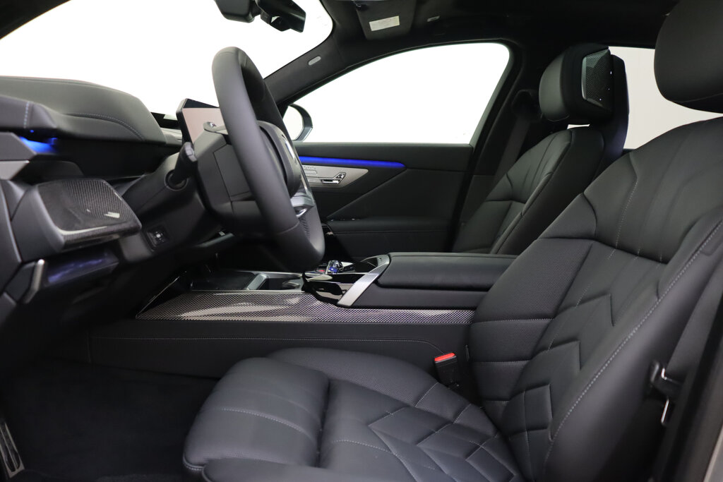 BMW i7 12
