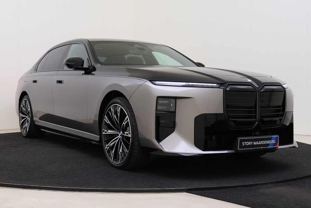 BMW i7 13