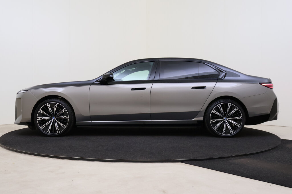 BMW i7 14