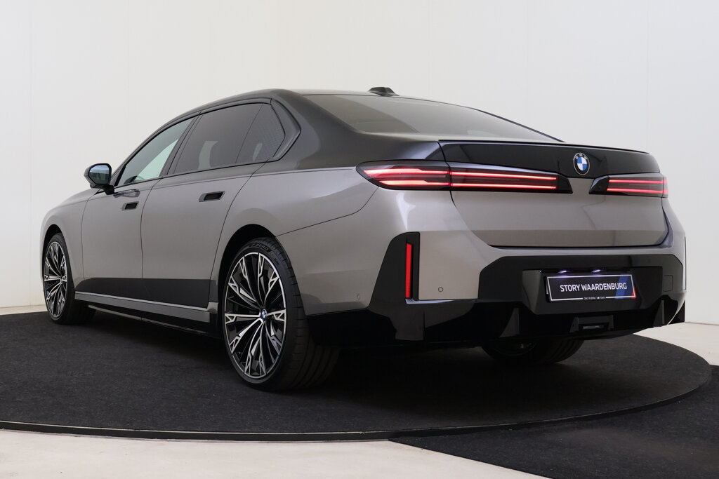 BMW i7 15