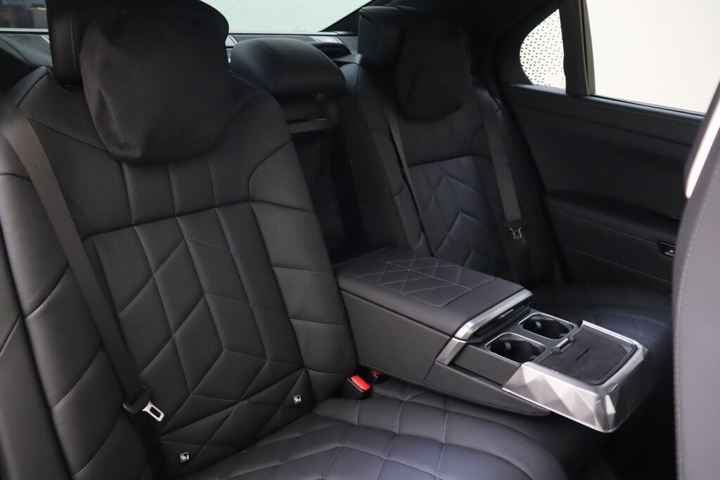 BMW i7 26