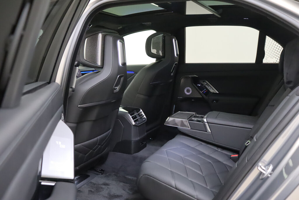 BMW i7 29