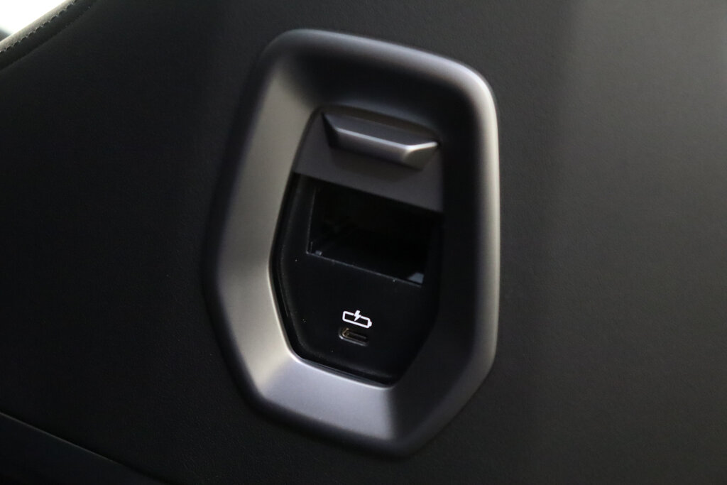 BMW i7 55