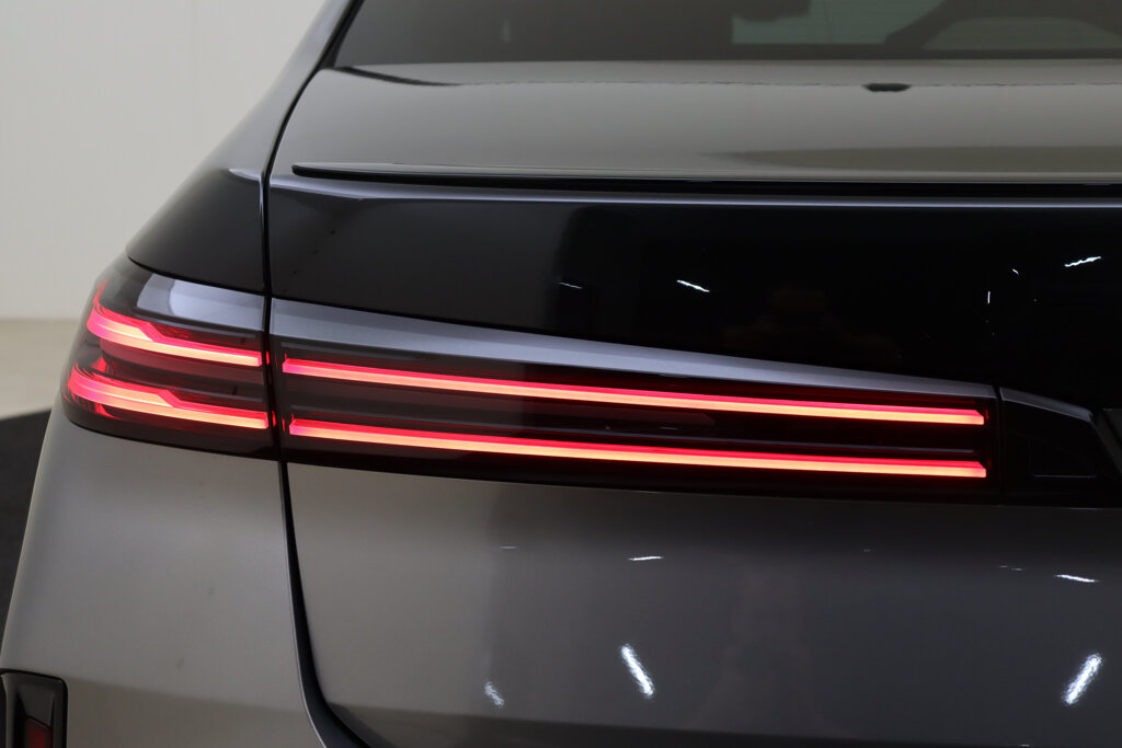BMW i7 93