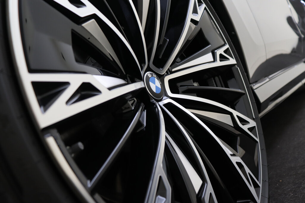 BMW i7 110