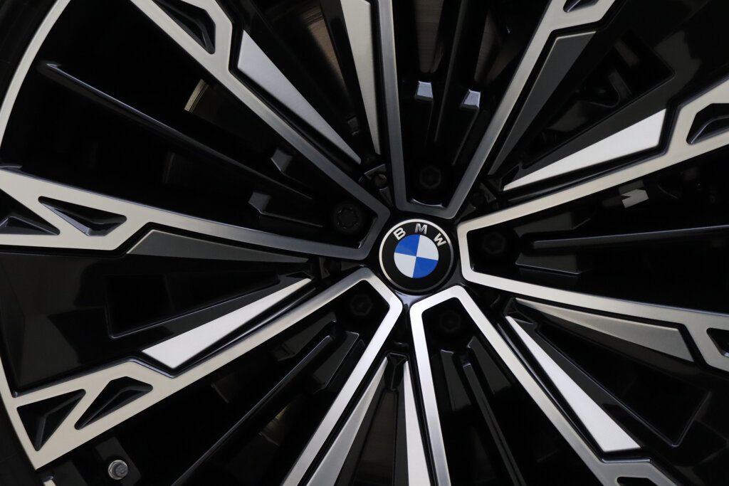 BMW i7 112