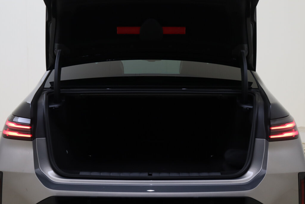 BMW i7 116