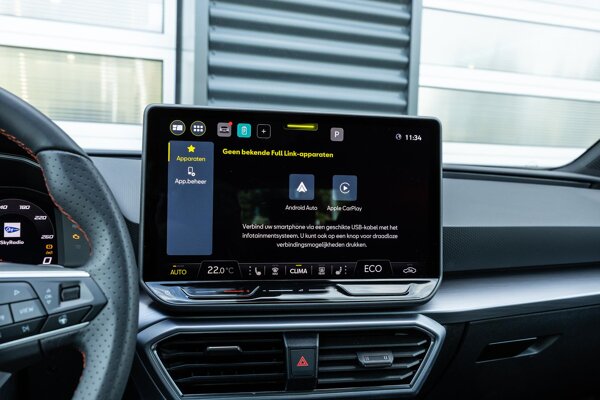 Apple Carplay/Android Auto Apple Carplay/Android Auto