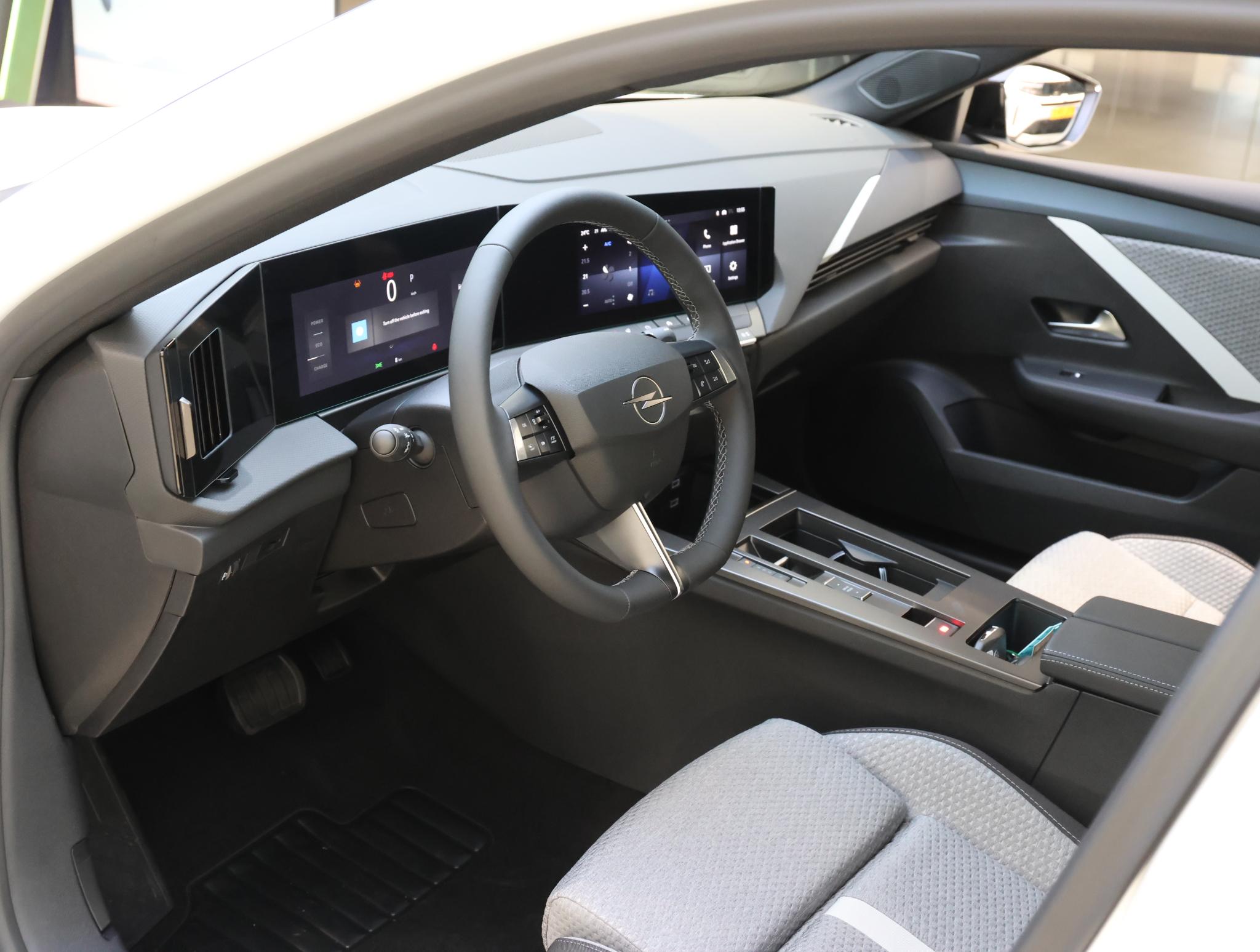 Opel Astra Sports Tourer Business Edition Hybrid 145 pk Automaat - Afbeelding 4
