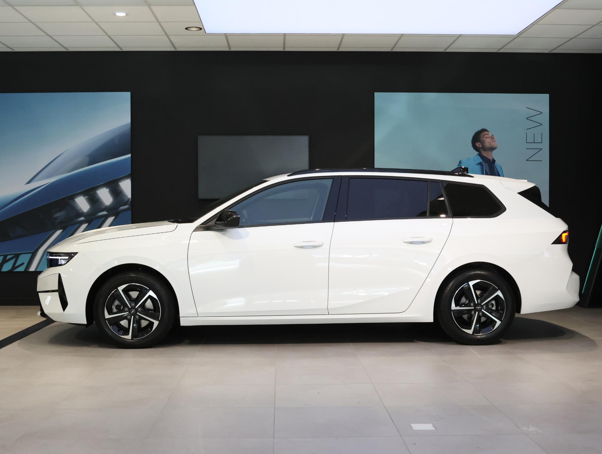 Opel Astra Sports Tourer Business Edition Hybrid 145 pk Automaat - Afbeelding 2