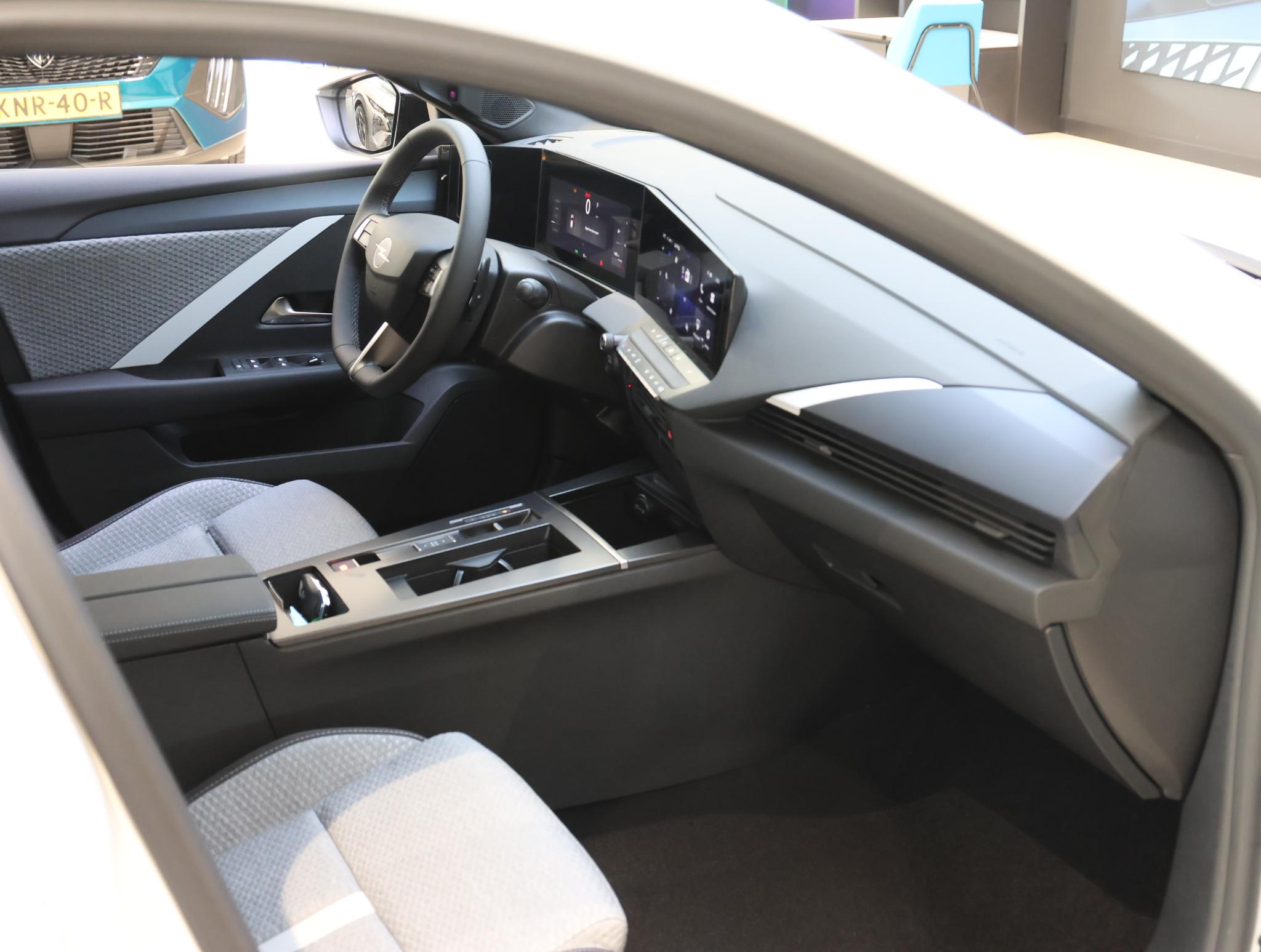 Opel Astra Sports Tourer Business Edition Hybrid 145 pk Automaat - Afbeelding 5