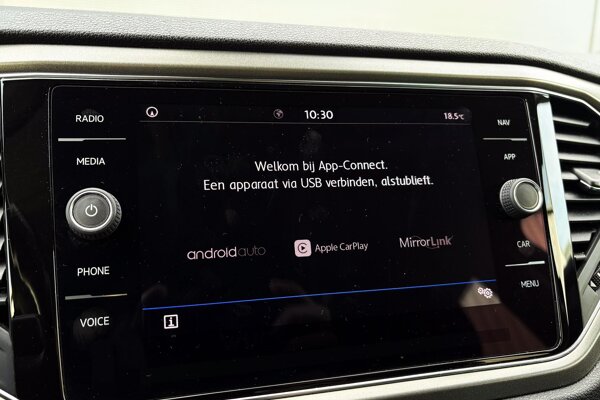 Apple Carplay/Android Auto Apple Carplay/Android Auto