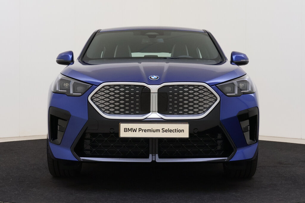 BMW iX2 4
