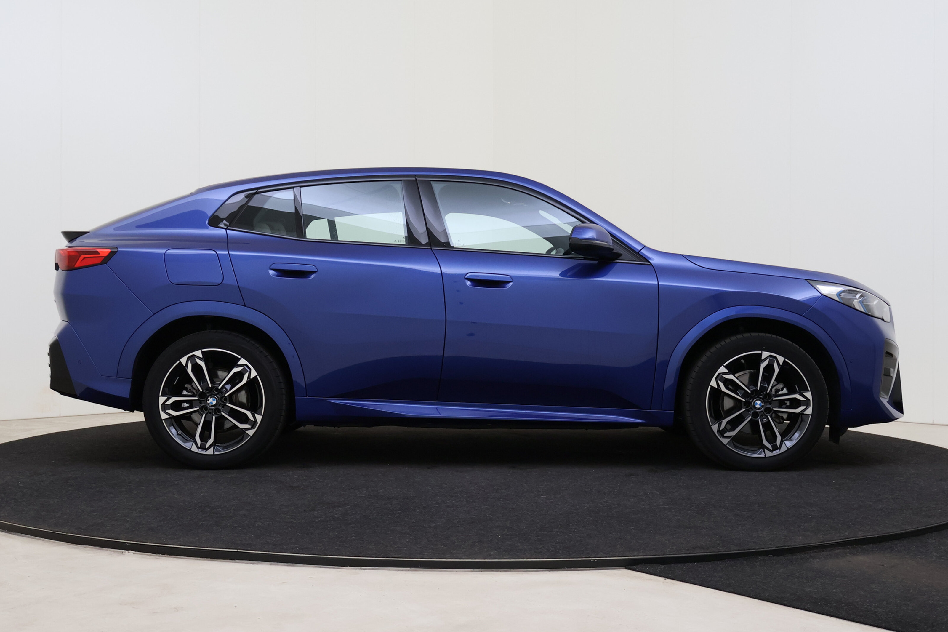 BMW iX2 7