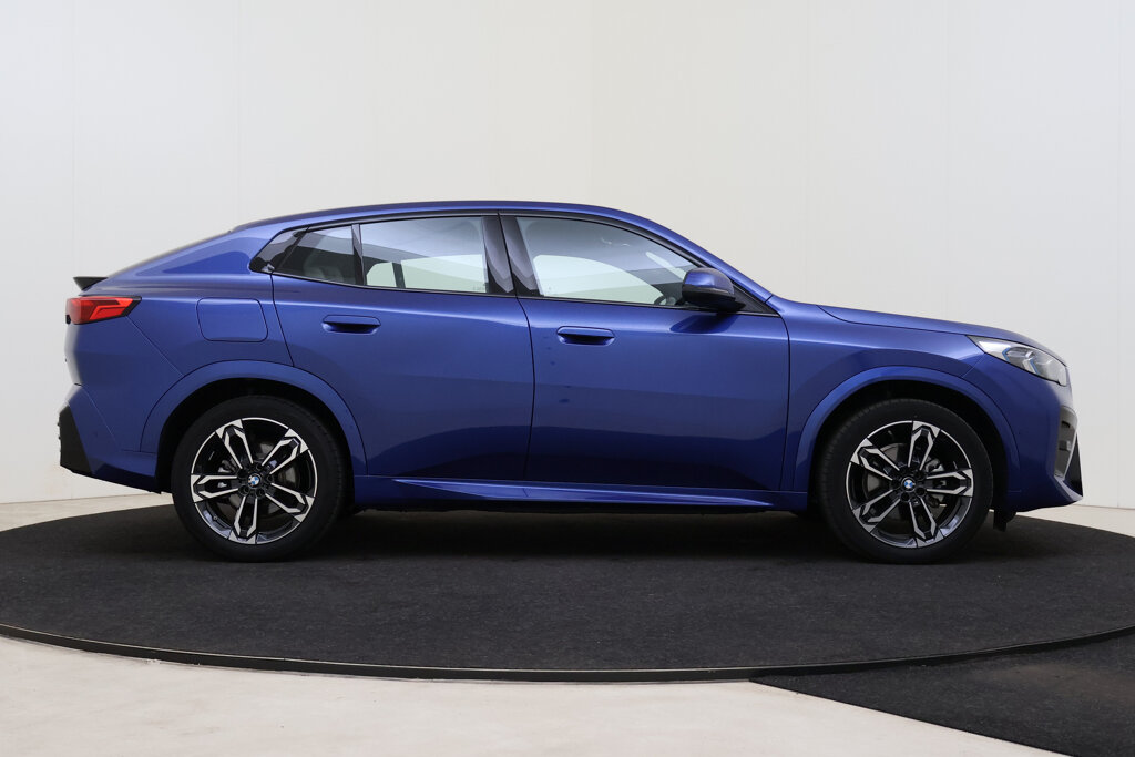BMW iX2 7