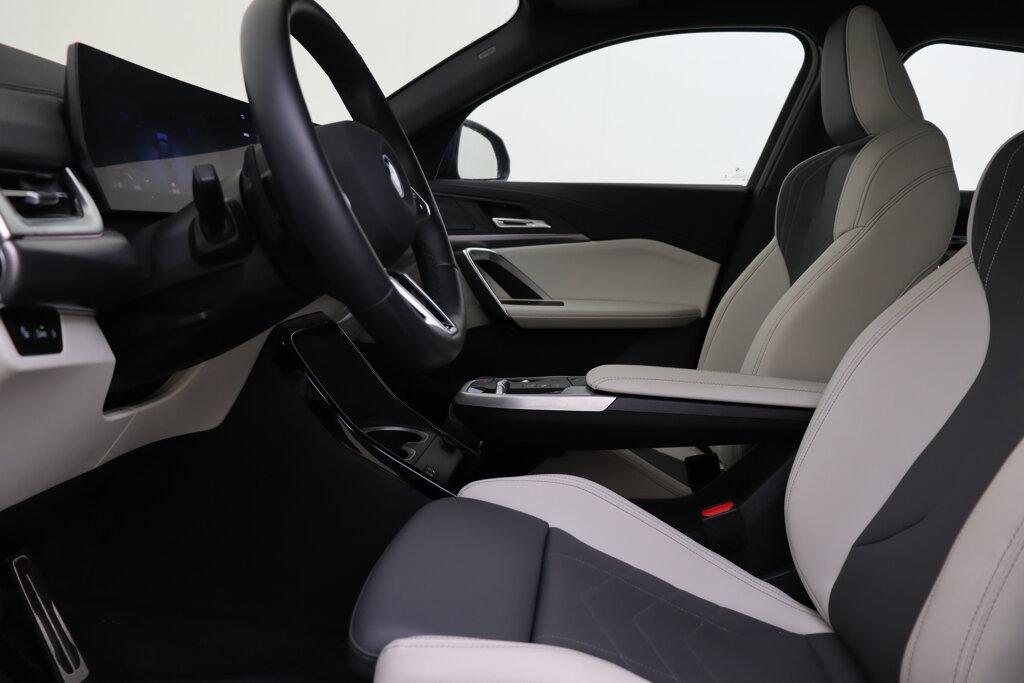 BMW iX2 12