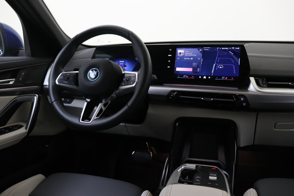 BMW iX2 21