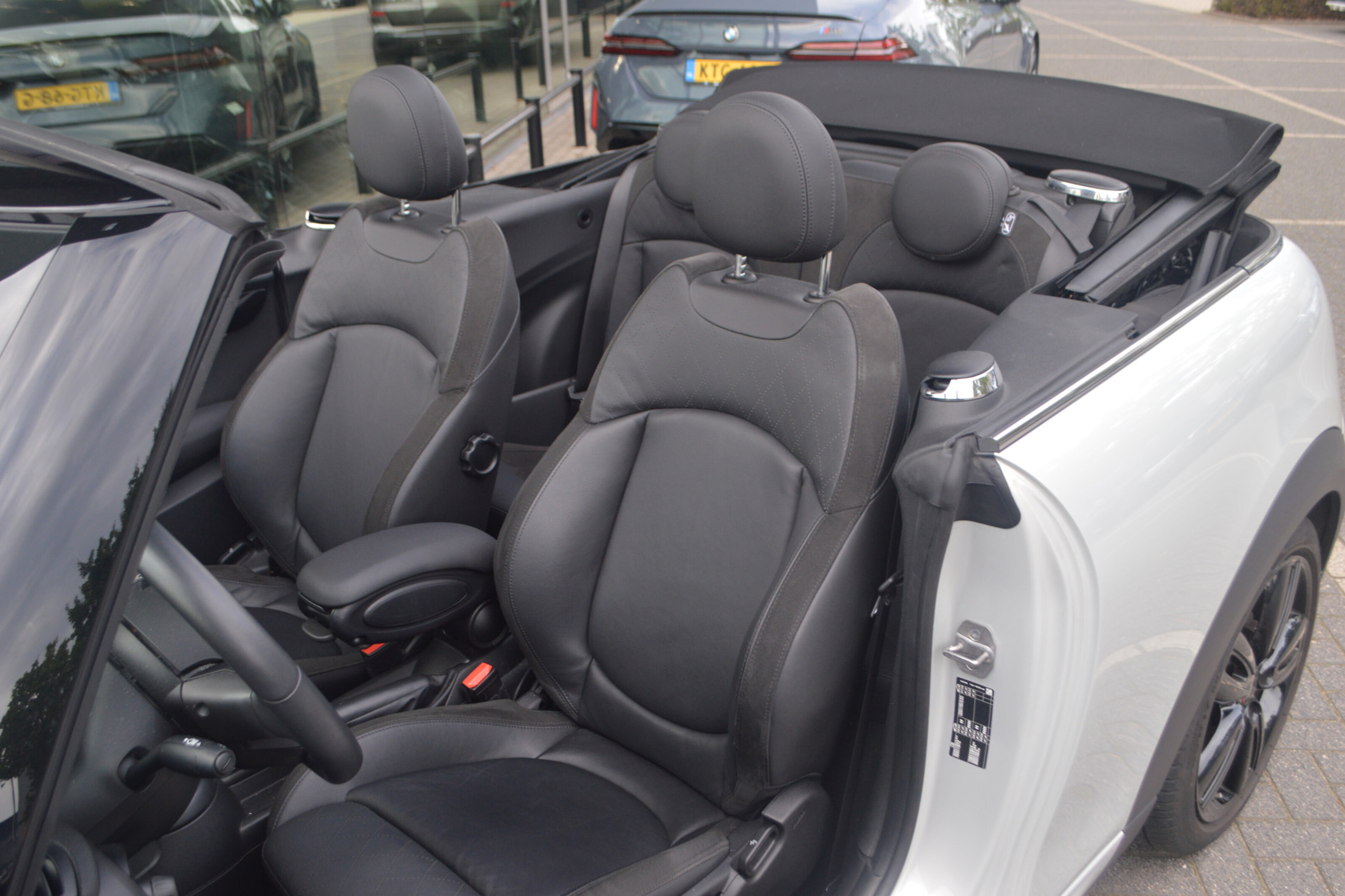MINI Cooper Cabrio JCW Automaat