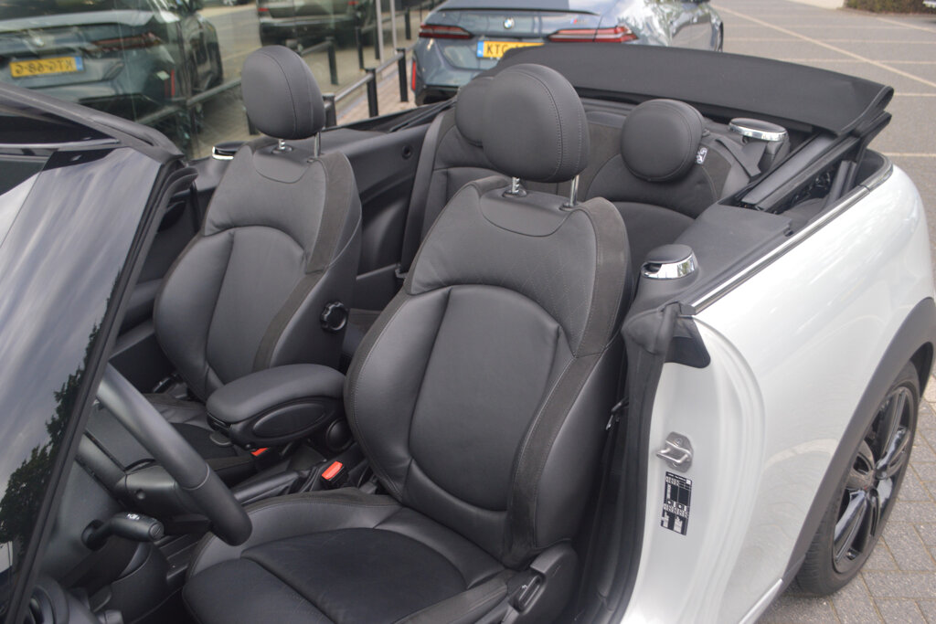 MINI Cooper Cabrio 4