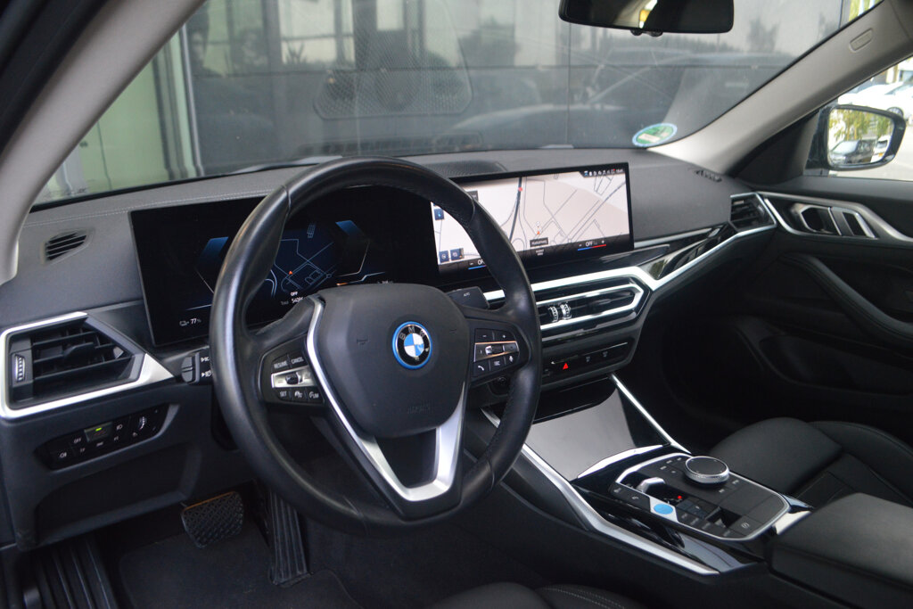 BMW i4 10