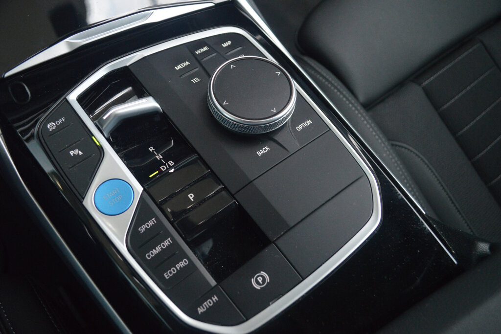 BMW i4 13