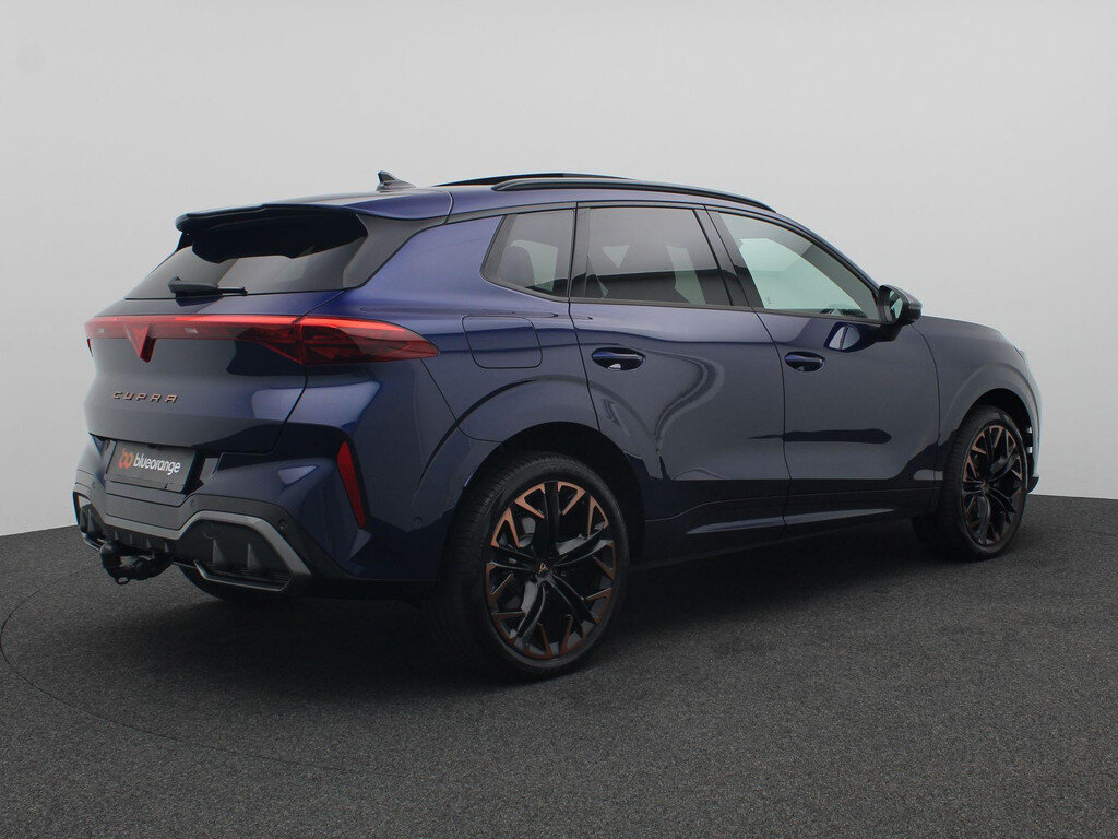 CUPRA Terramar 1.5 TSI e-Hybrid VZ Performance 272PK DSG Panoramadak, Trekhaak, Sennheiser, Leder, Memorystoel, 20" LM Velgen, Elektr. Achterklep, Side Assist, Head-Up Display, 360gr. Camera - Obraz 4