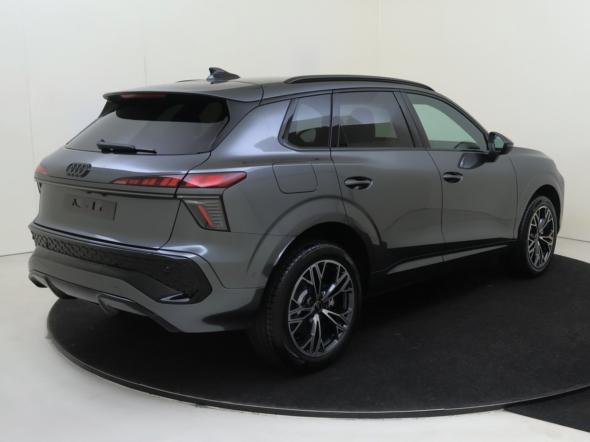Audi Q3 e-hybrid S tronic 6 272pk - Afbeelding 2