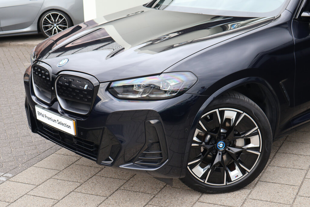 BMW iX3 2