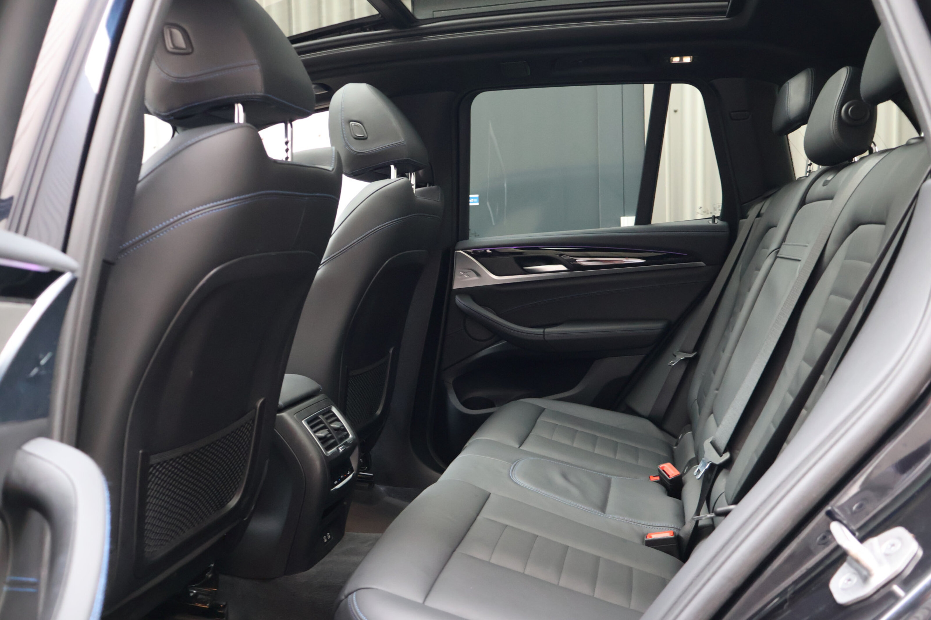 BMW iX3 6
