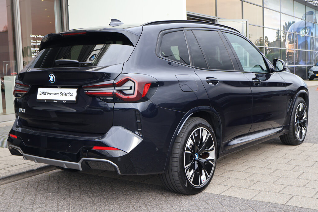 BMW iX3 8