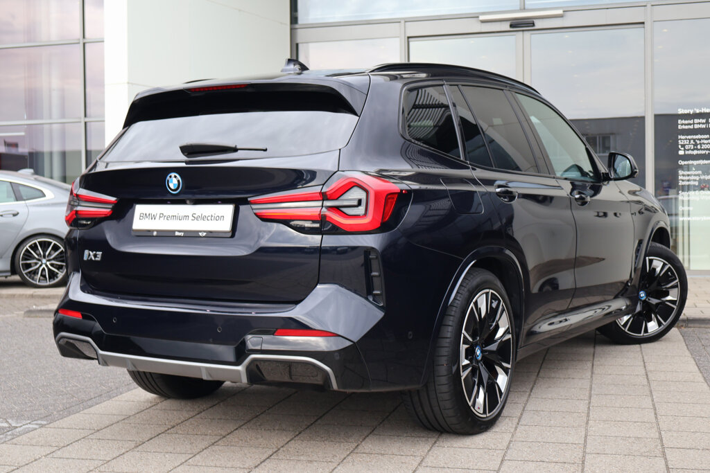 BMW iX3 11