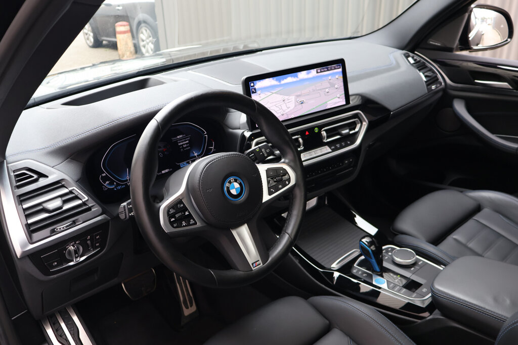BMW iX3 13