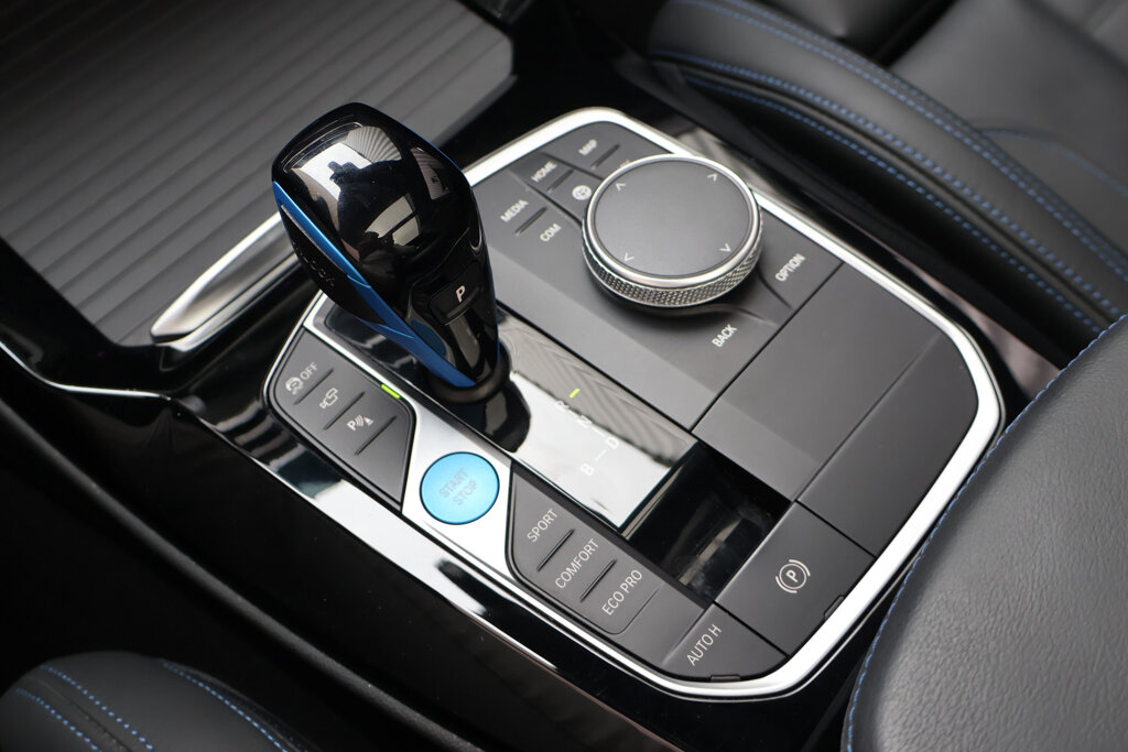 BMW iX3 16