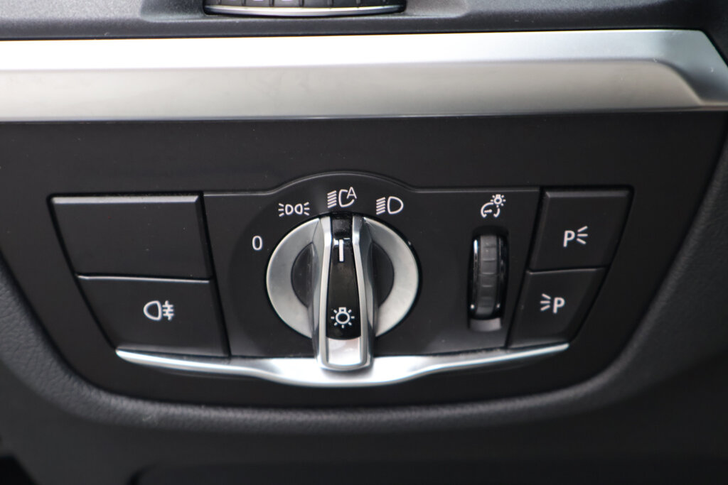 BMW iX3 28