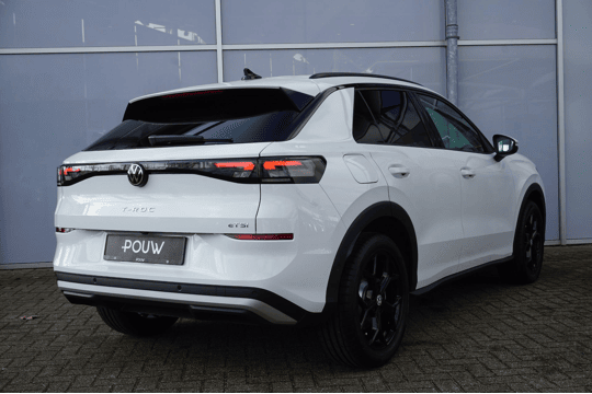 Volkswagen T-Roc 1.5 eTsi 115pk DSG Life First Edition