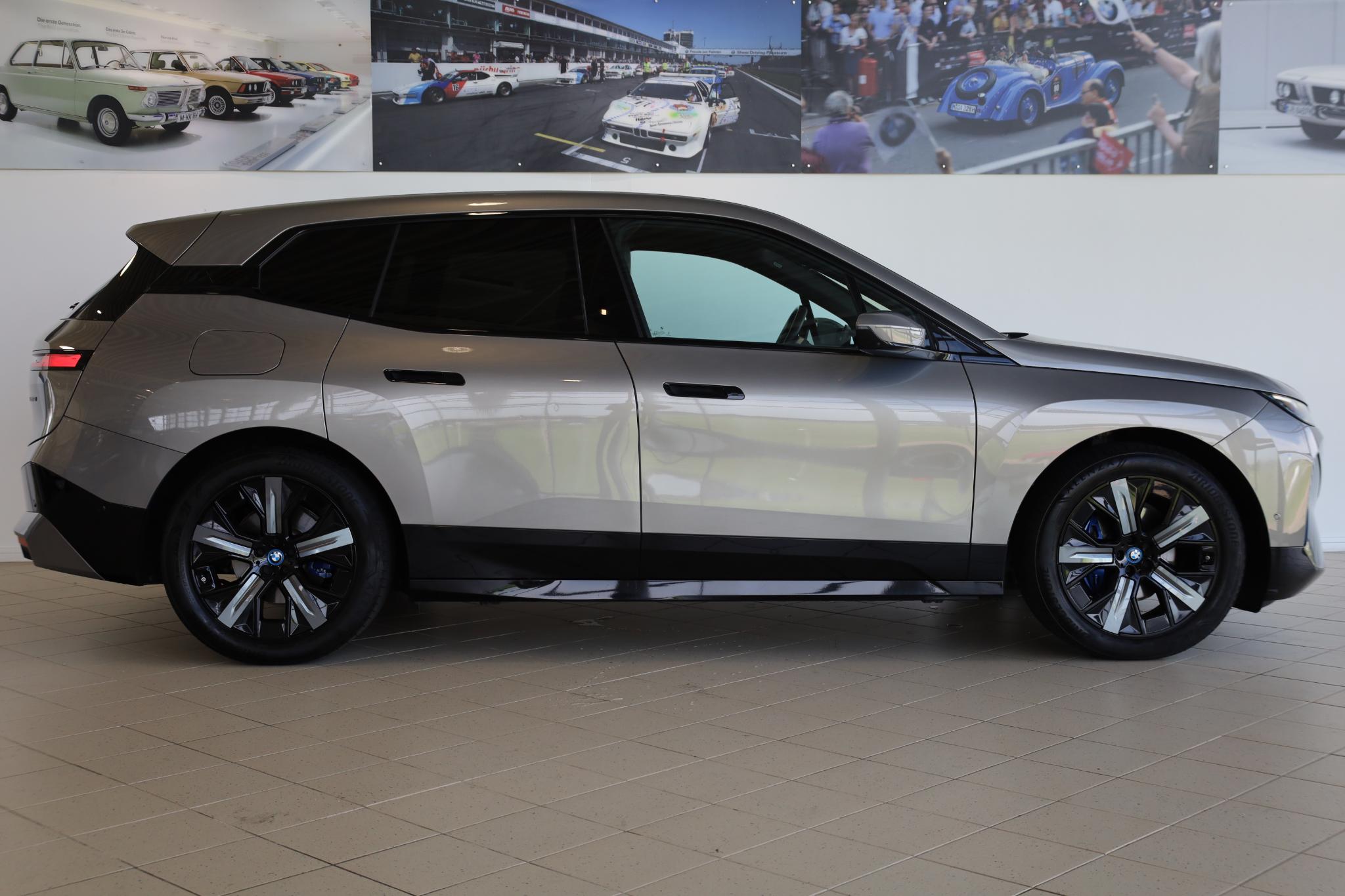 BMW iX