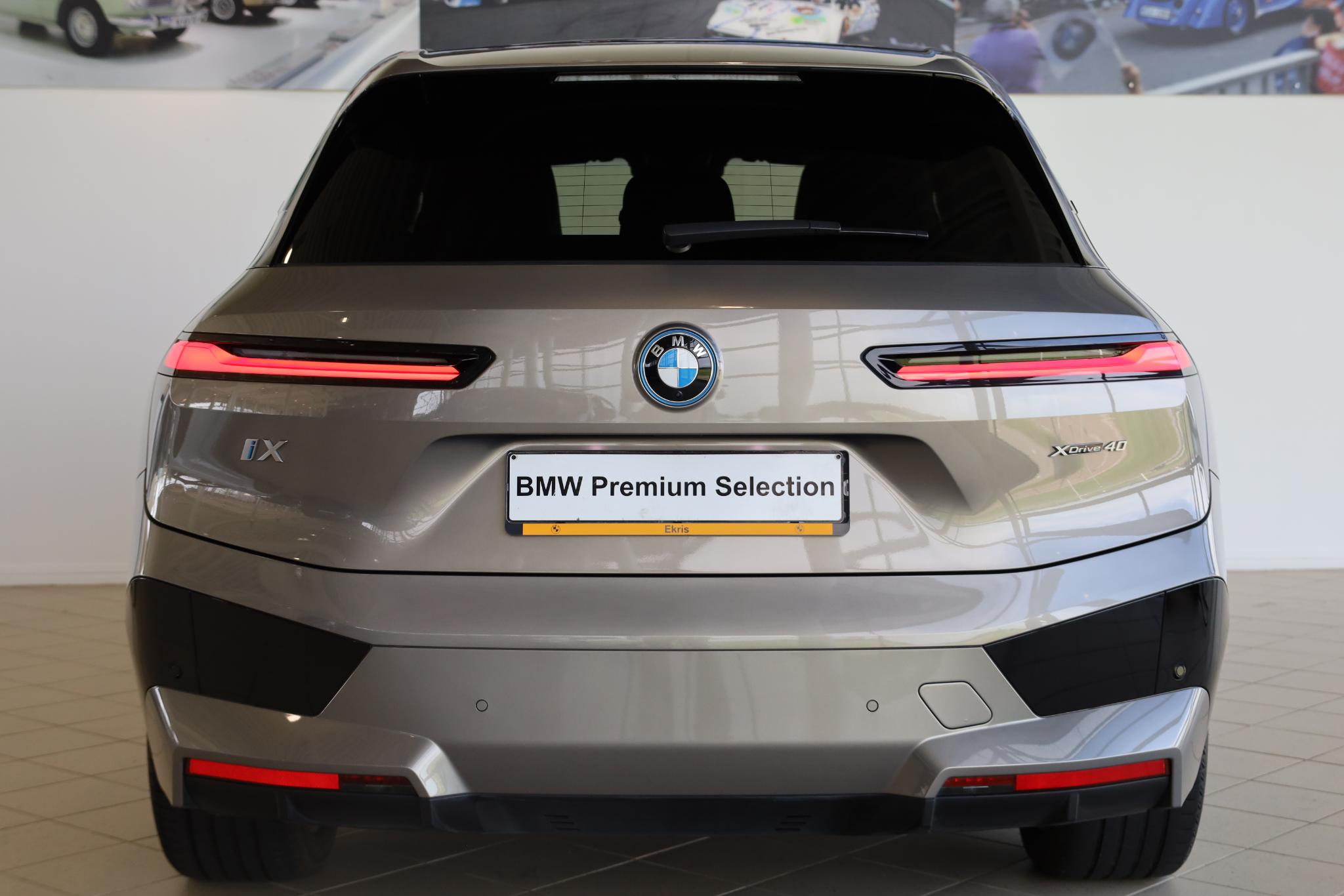 BMW iX