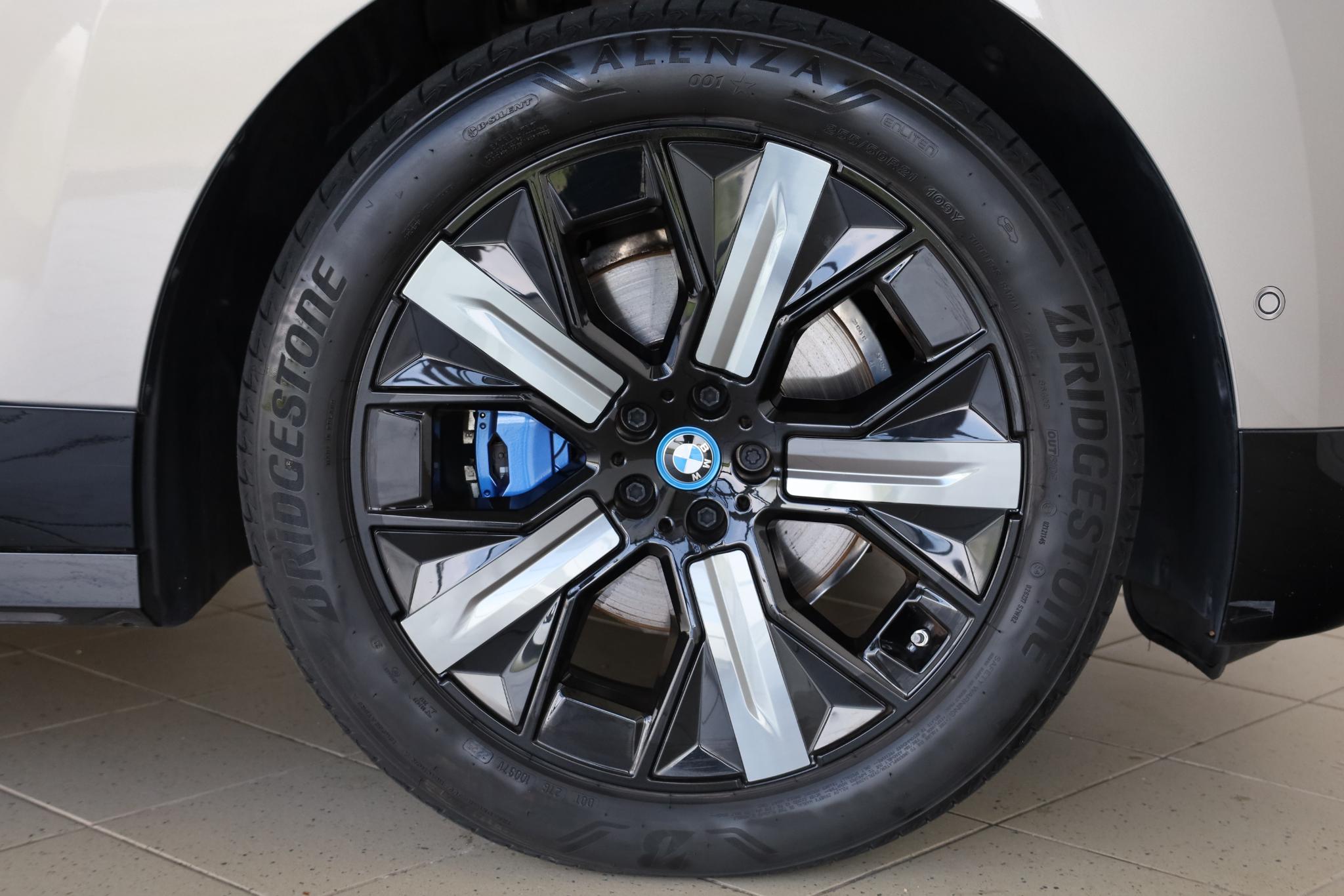BMW iX
