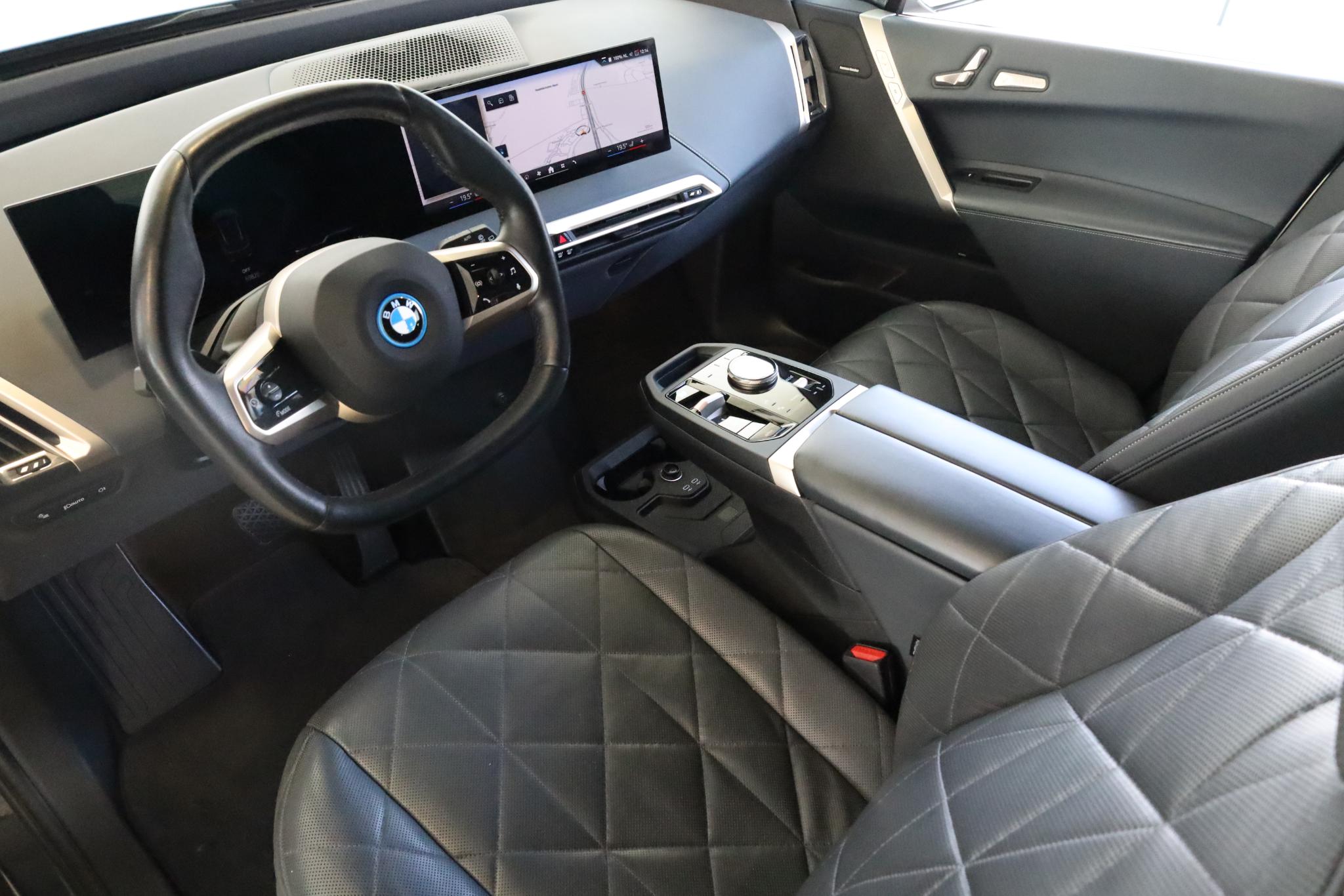 BMW iX