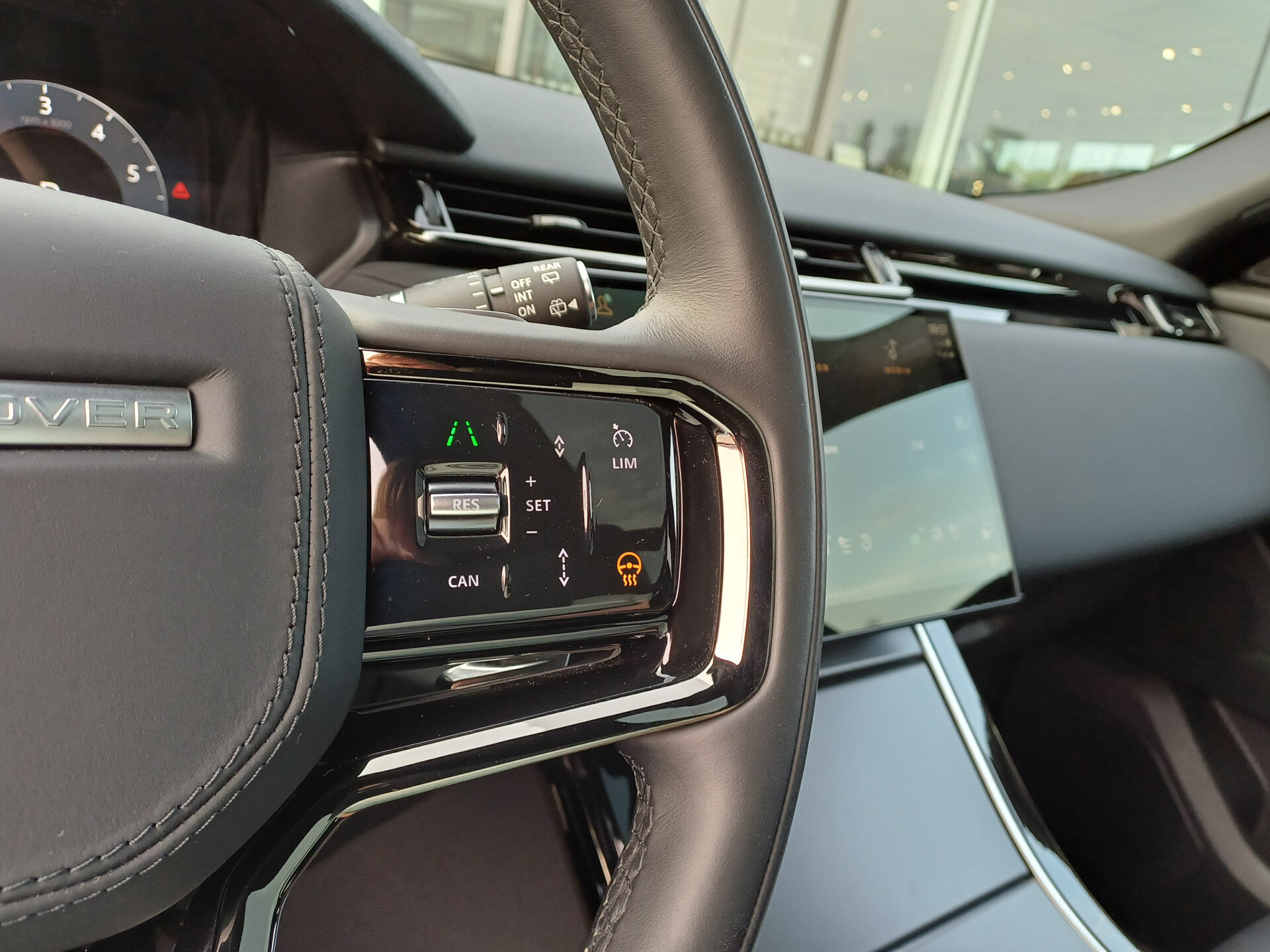 Land Rover Range Rover Velar P400e 404pk AWD R-Dynamic SE - Afbeelding 3