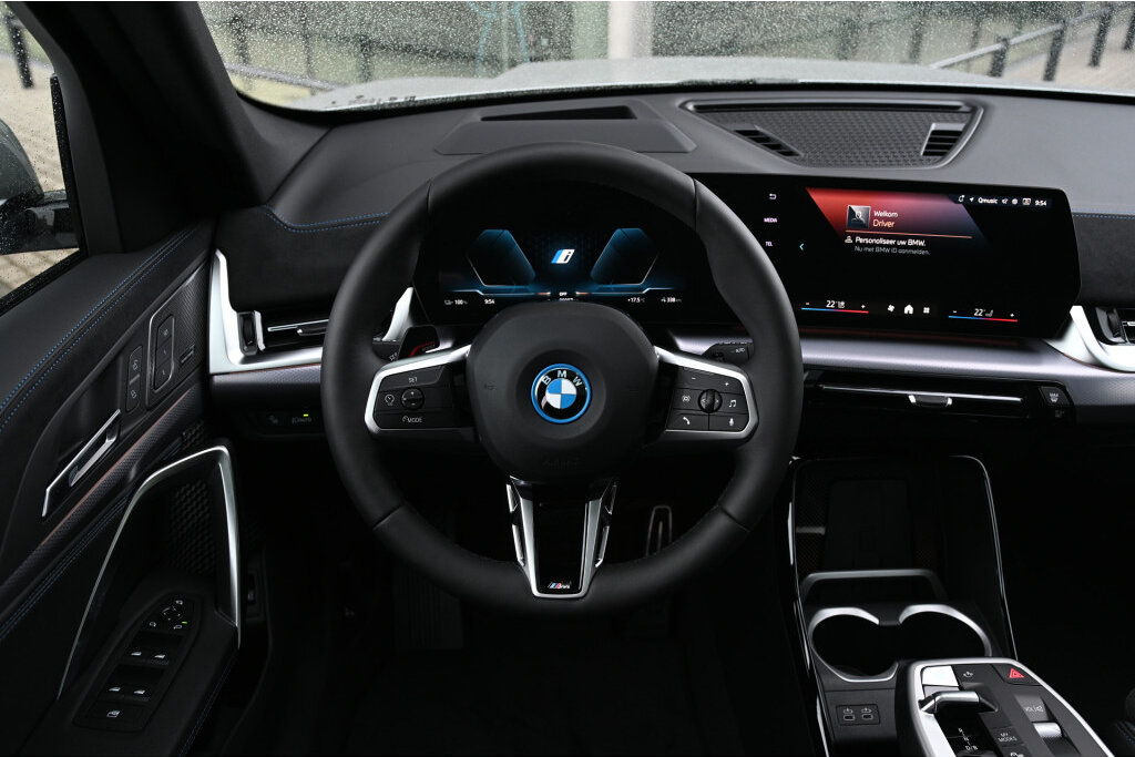 BMW iX1 6